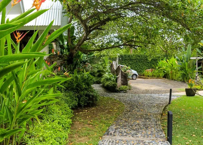 Chanteak Bali - Stone House 2 Bed and breakfast